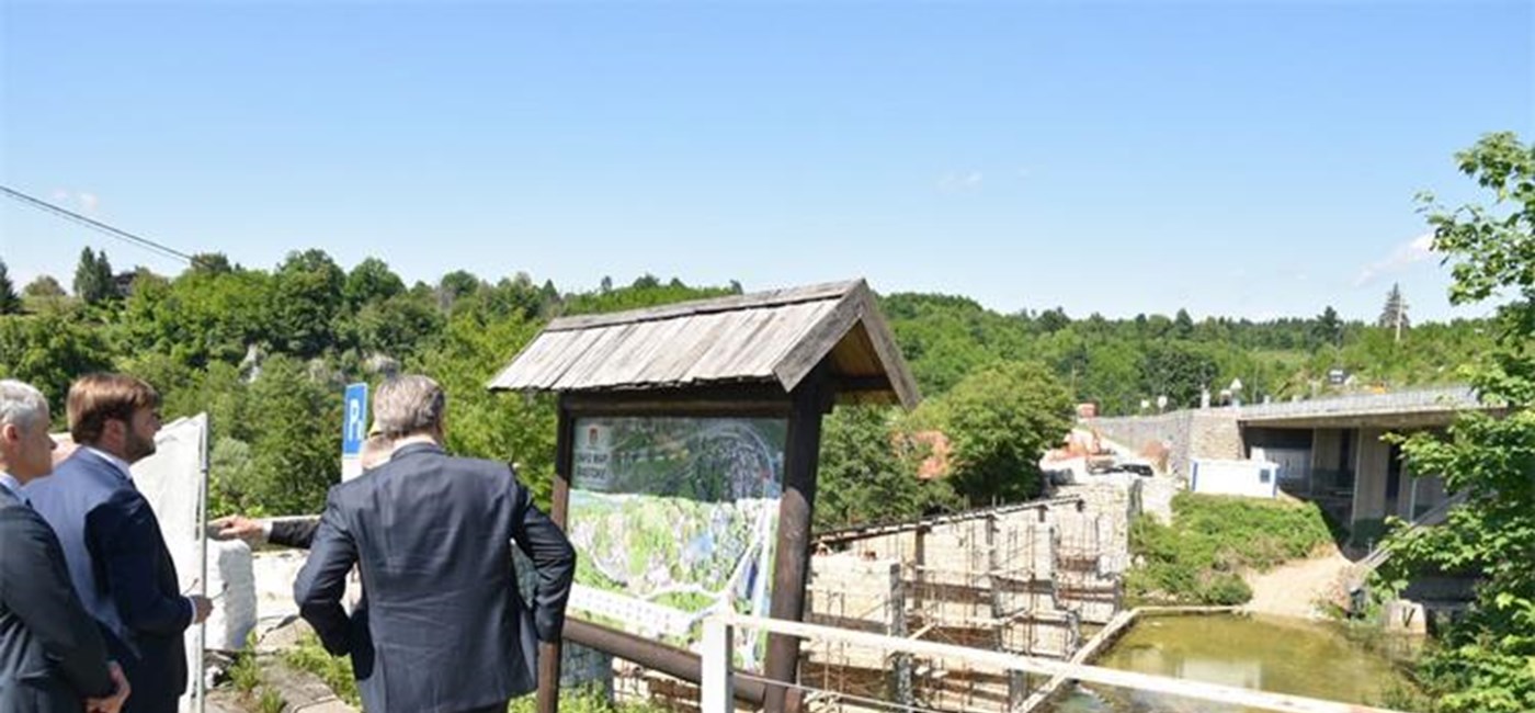 Plenković u Slunju: Razvoj vodnoga gospodarstva bitno će utjecati na kvalitetu života naših ljudi u ovome kraju